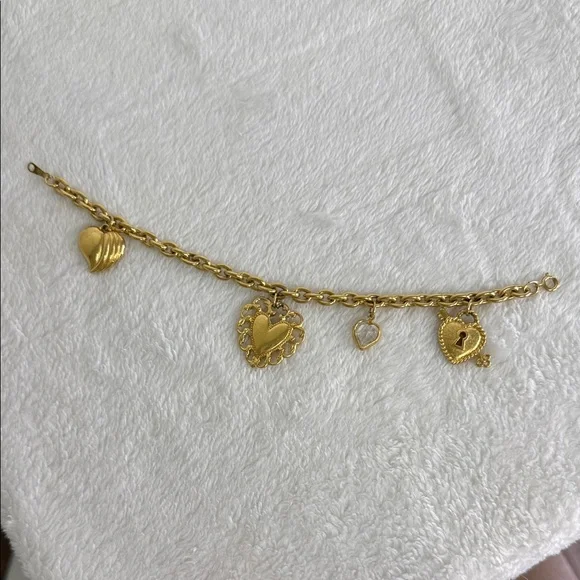 Avon Gold Heart Charm Bracelet - Picture 7 of 8